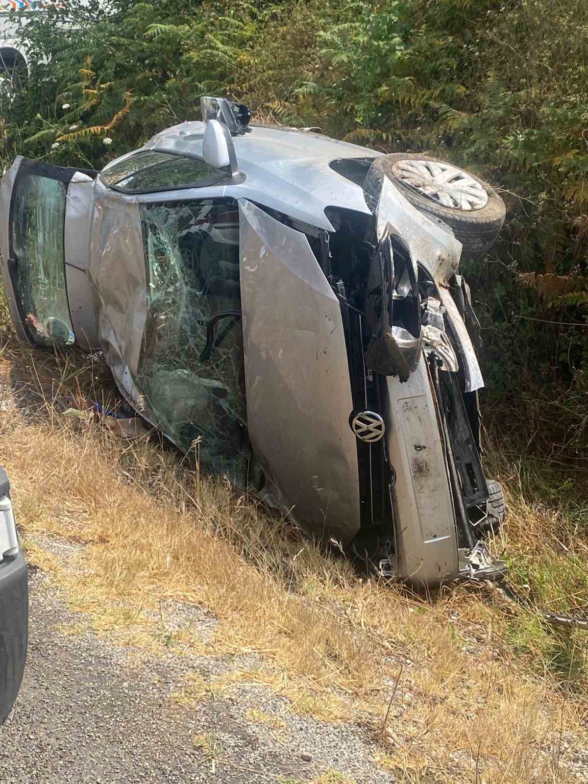 Bartın’da yoldan çıkan otomobil devrildi: 3 yaralı 