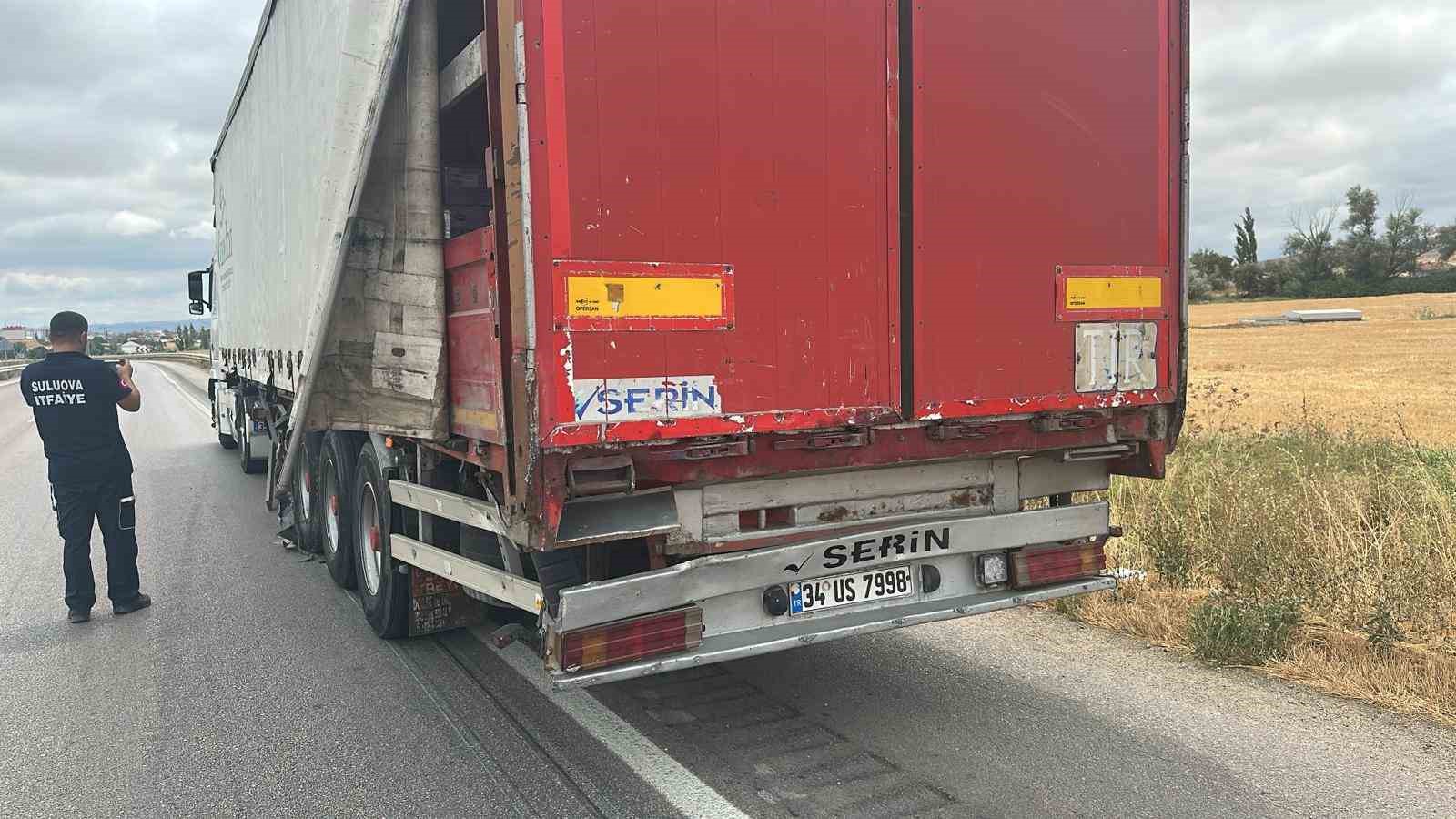 Amasya’da otomobil tıra çarptı 