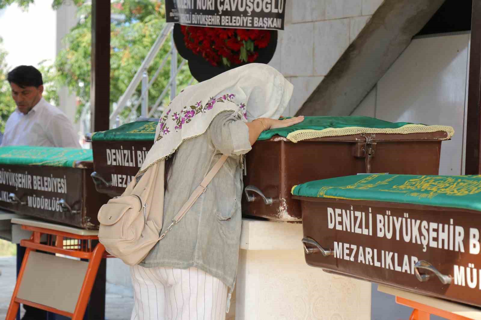 Polis eşi tarafından uykuda öldürülen anne ve 2 çocuğu son yolculuğuna uğurlandı