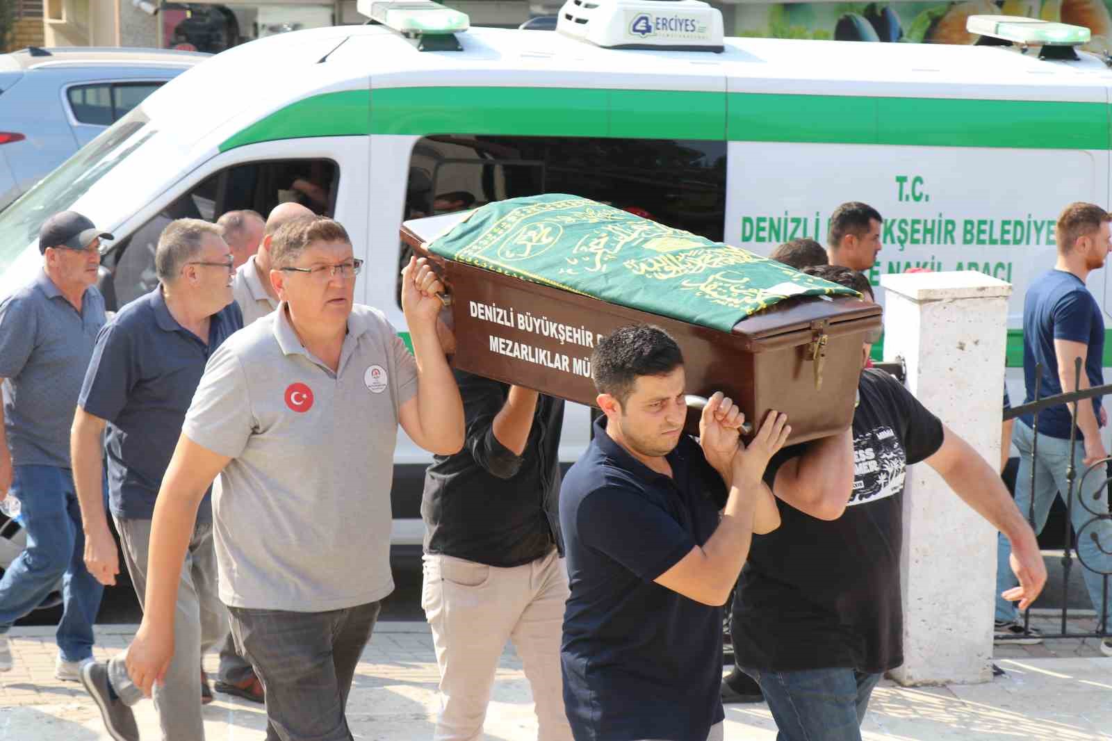 Polis eşi tarafından uykuda öldürülen anne ve 2 çocuğu son yolculuğuna uğurlandı 