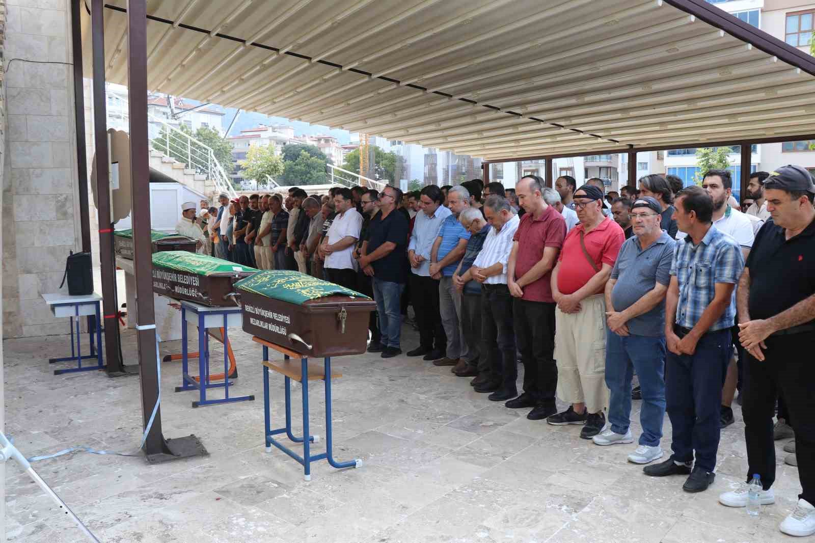 Polis eşi tarafından uykuda öldürülen anne ve 2 çocuğu son yolculuğuna uğurlandı 