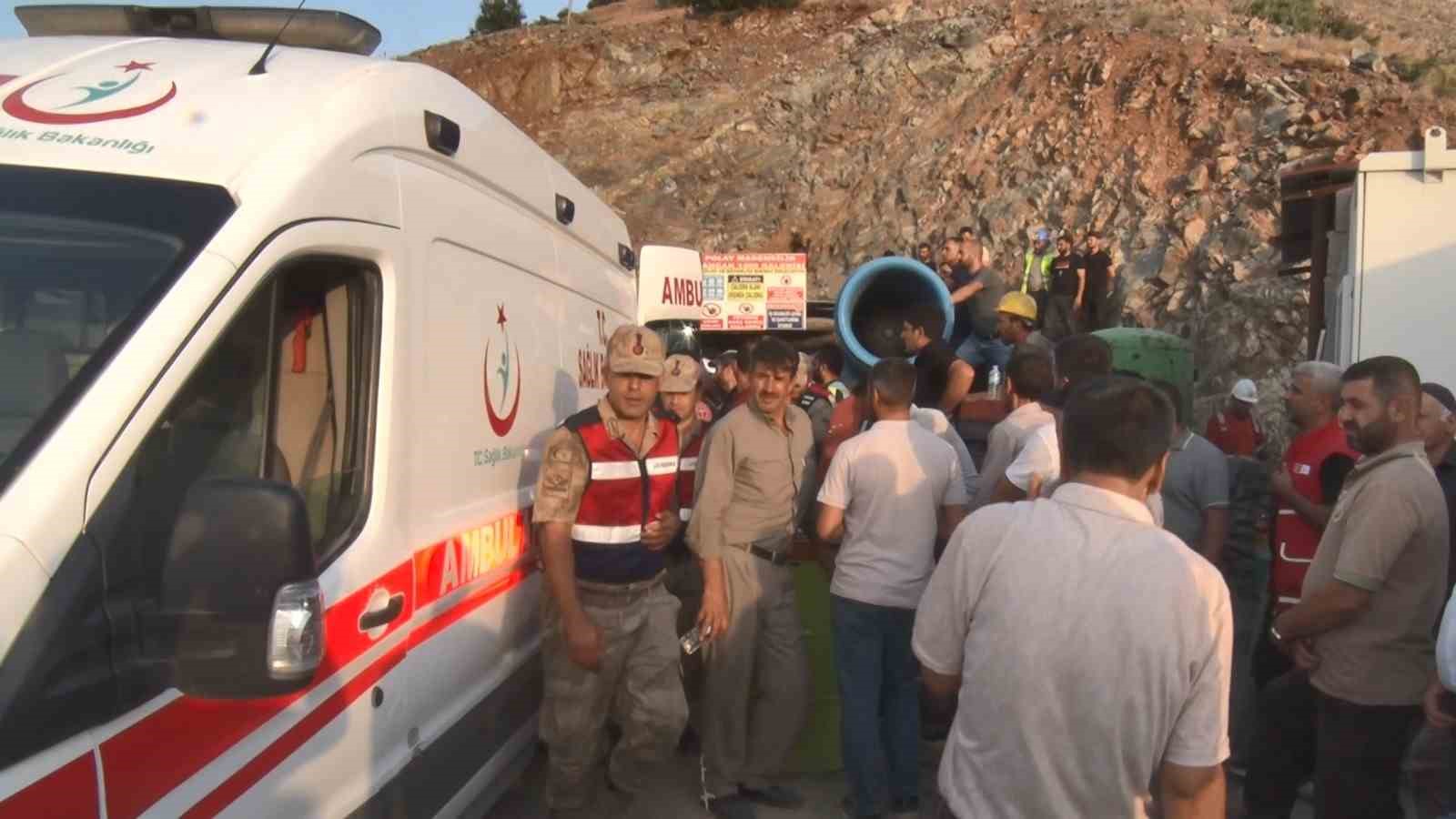 Elazığ’da göçük altında kalan işçinin cenazesi hastane morguna kaldırıldı 