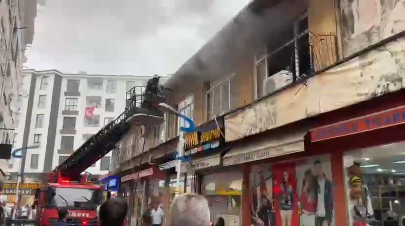 Rize’de depo yangını 