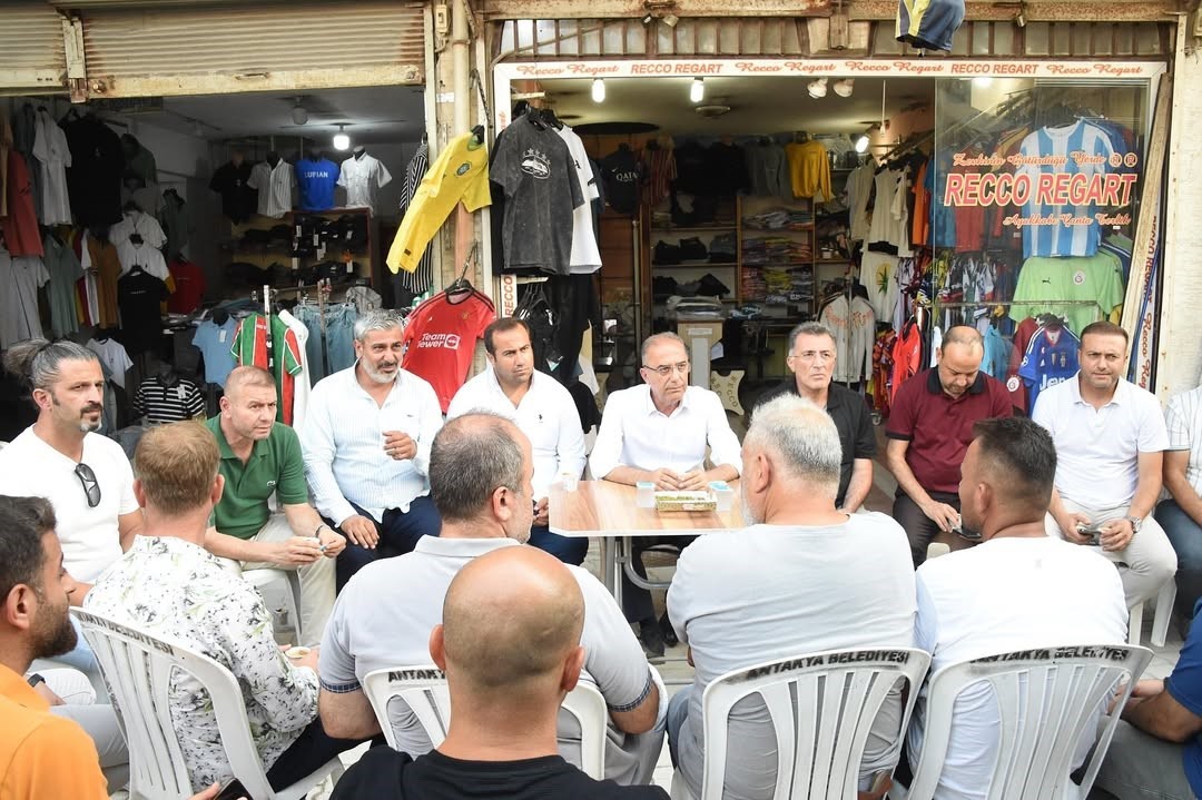 Başkan Yapar, Uzun Çarşı esnafıyla bir araya geldi 