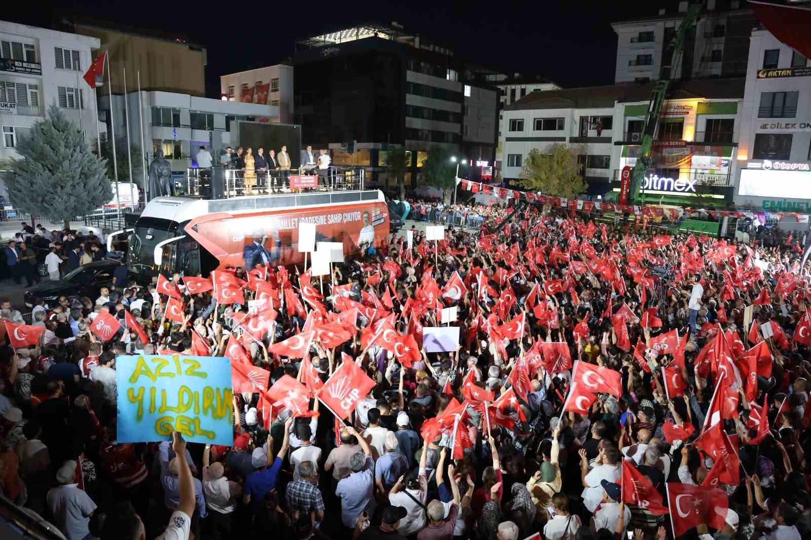 CHP Genel Başkanı Özel, Aksaray’da mitinge katıldı 