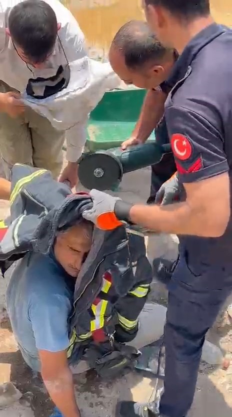 Kulağına saplanan demir profil ile hastaneye kaldırıldı 