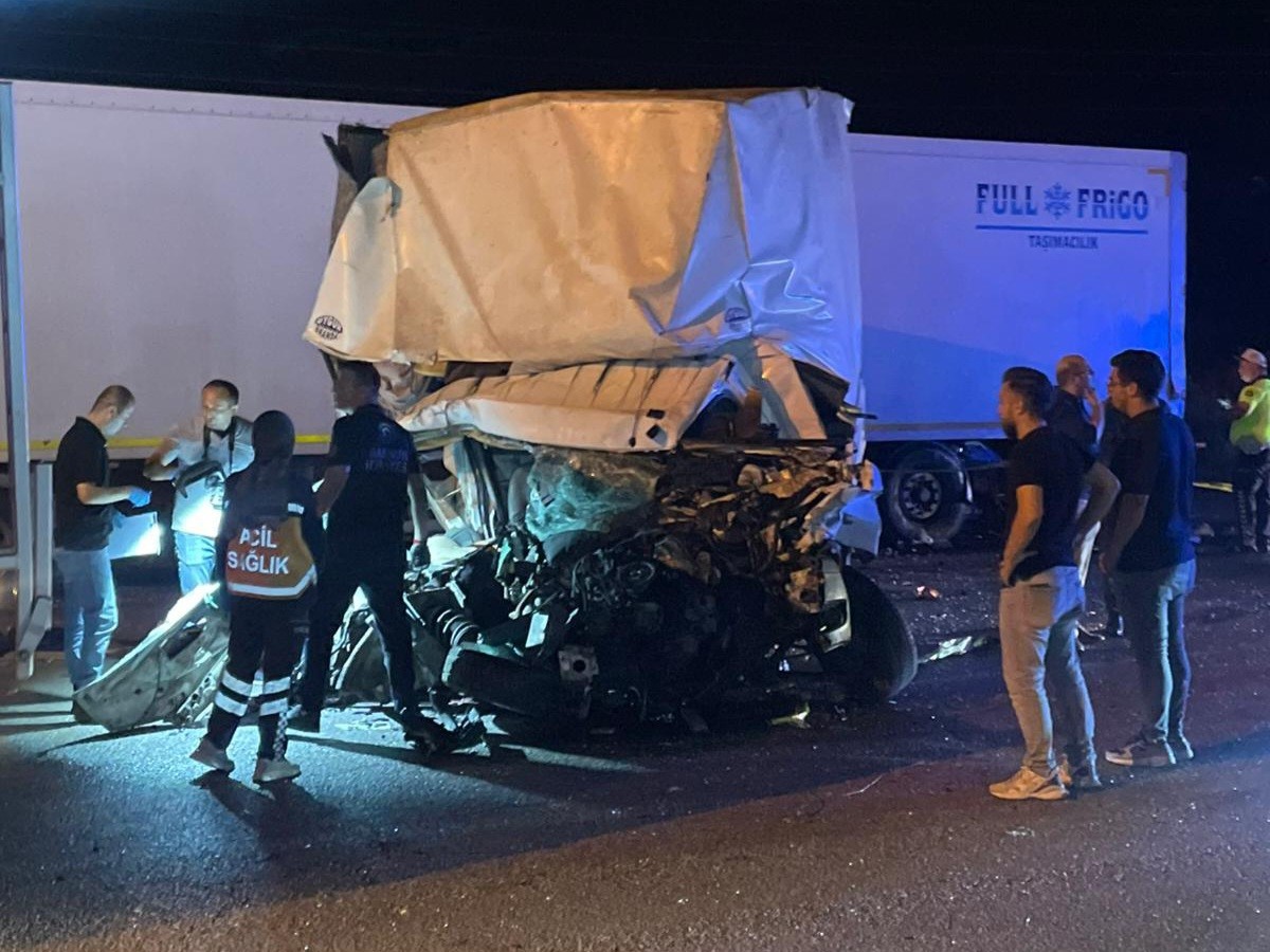 Samsun’da kamyonet park halindeki tıra çarptı: 1 ölü, 1 yaralı 