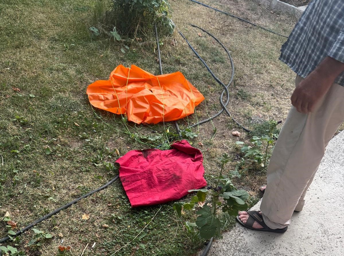 Kayseri’de eğitim amacıyla atılan roket evin çatısına düştü 