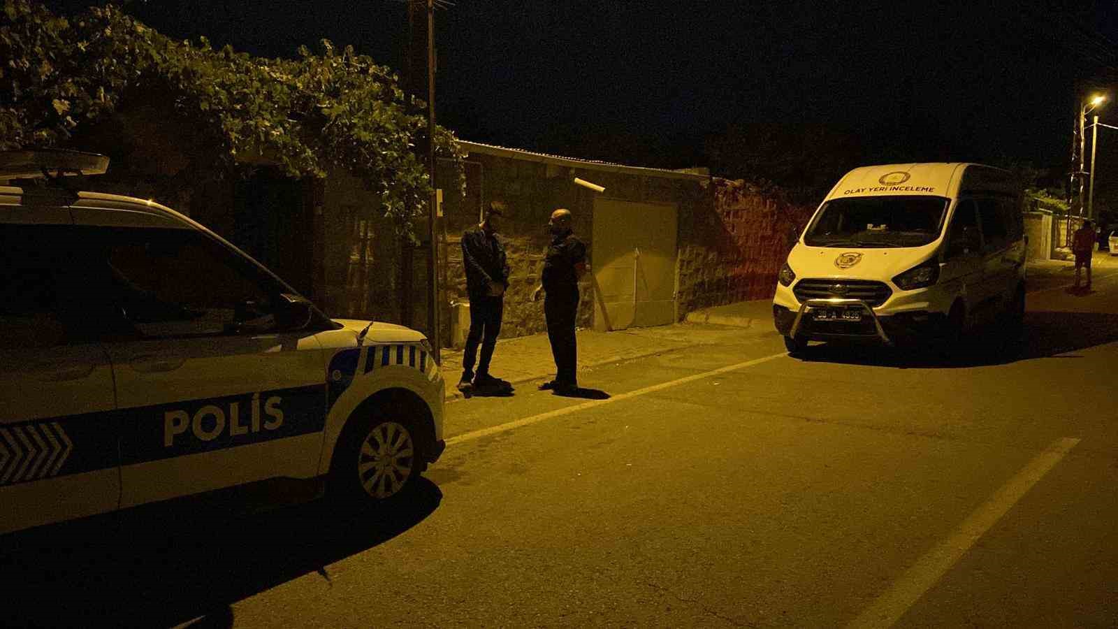 Kayseri’de eğitim amacıyla atılan roket evin çatısına düştü 