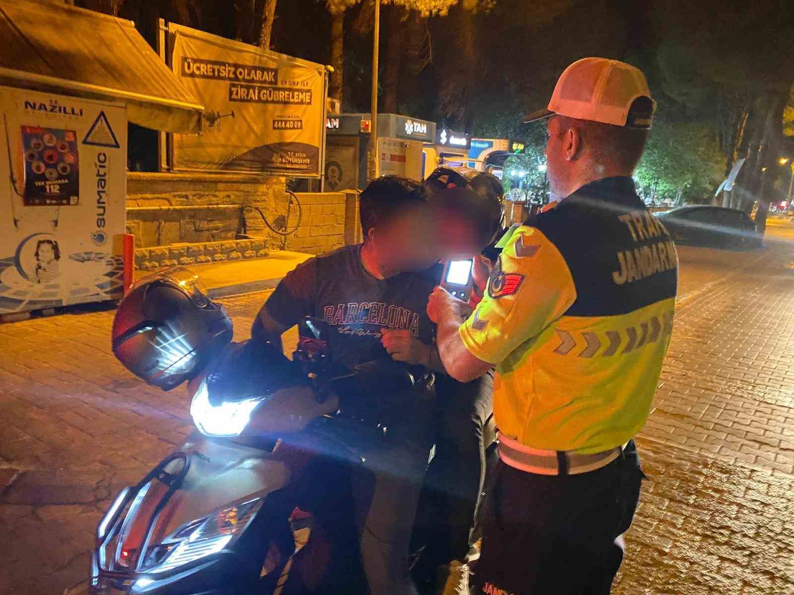 Aydın jandarmasından gece denetimi 