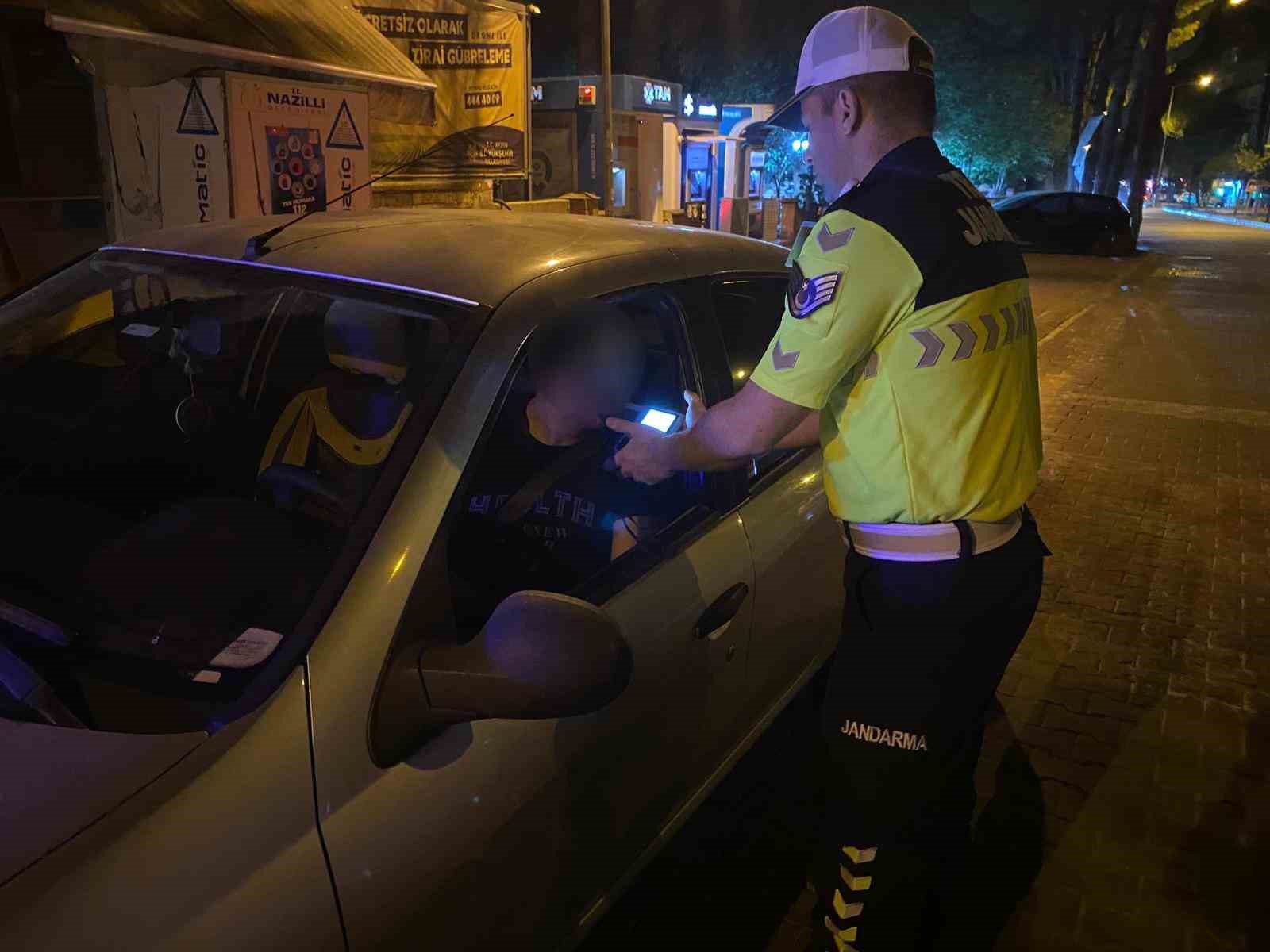 Aydın jandarmasından gece denetimi 