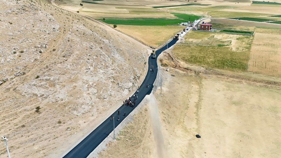 Bitlis İl Özel İdaresinin köy yolları çalışmaları 
