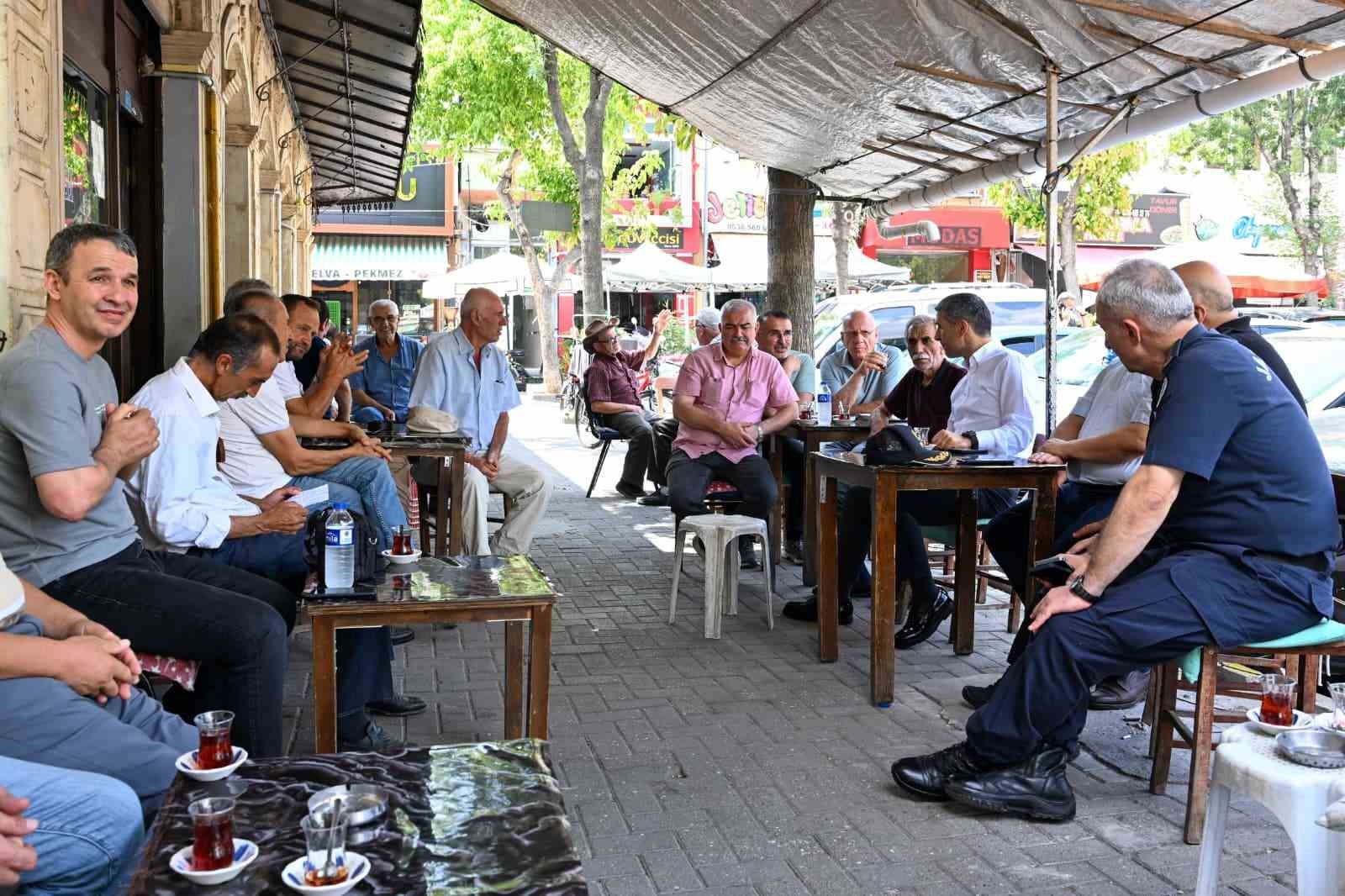Vali Aktaş esnaflarla bir araya geldi 