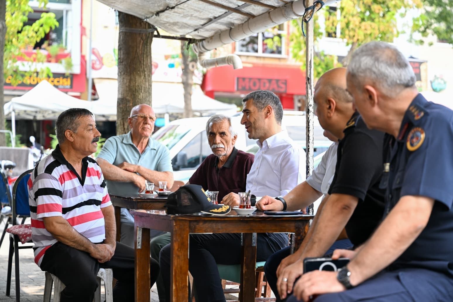 Vali Aktaş esnaflarla bir araya geldi 