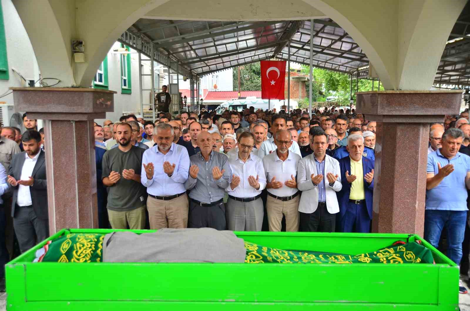Başkan Kul, kardeşini toprağa verdi 