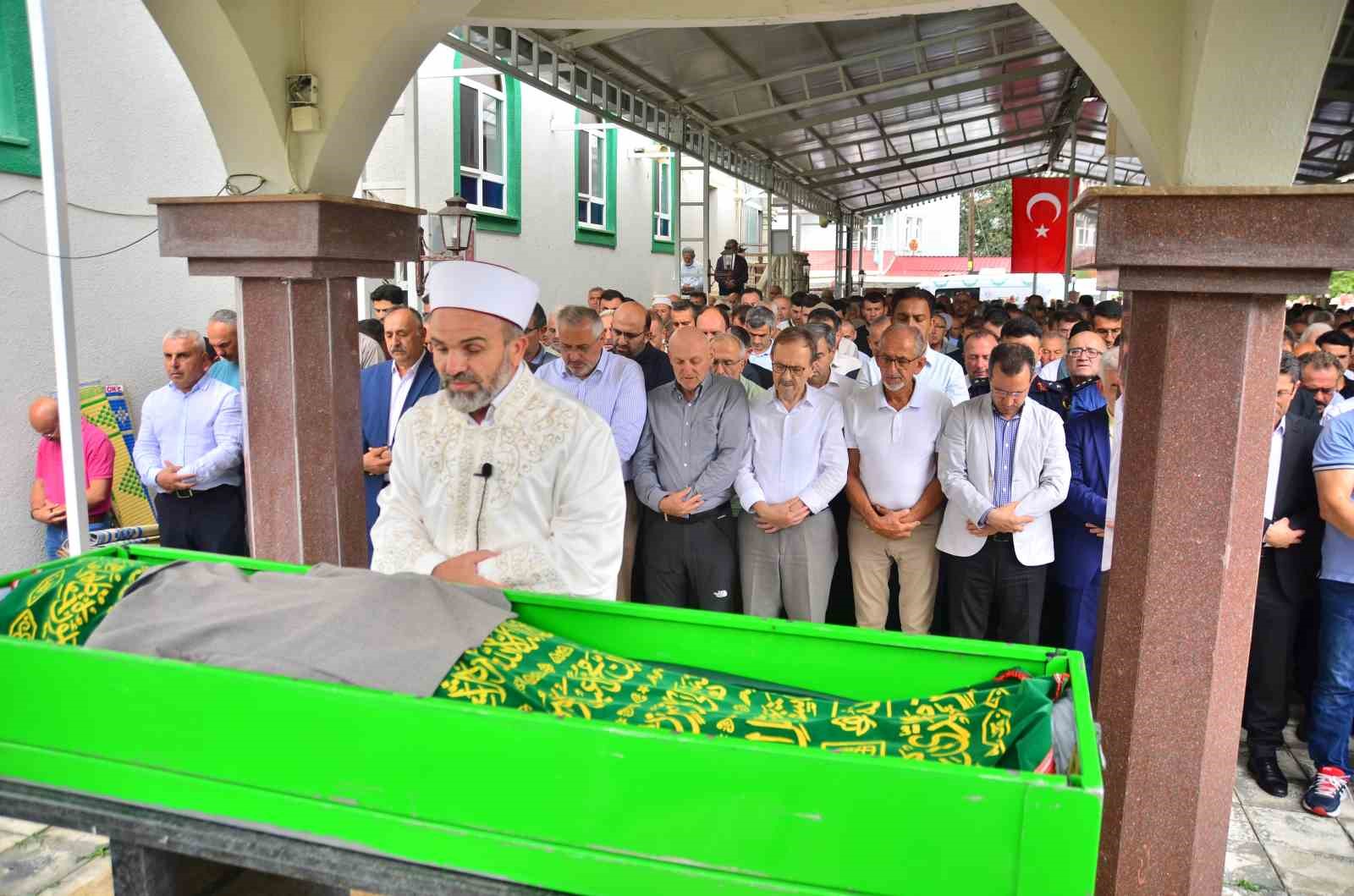 Başkan Kul, kardeşini toprağa verdi 