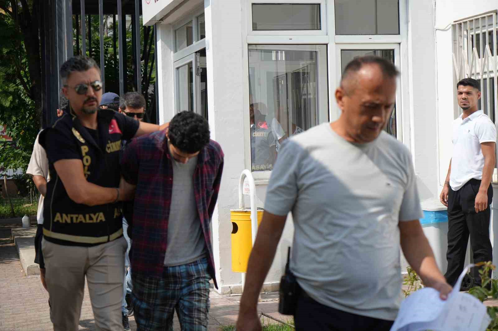 Banyoda boğazından bıçaklanarak öldürülen ’Nida’ cinayetini itiraf eden zanlı tutuklandı, diğer şüpheliler serbest bırakıldı 