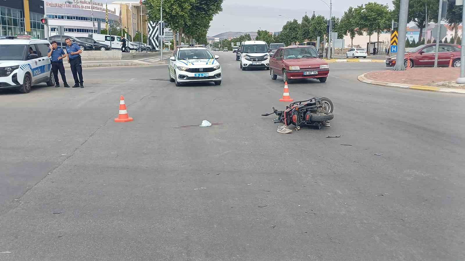 Otomobil ile çarpışan elektrikli motosiklet sürücüsü ağır yaralandı 