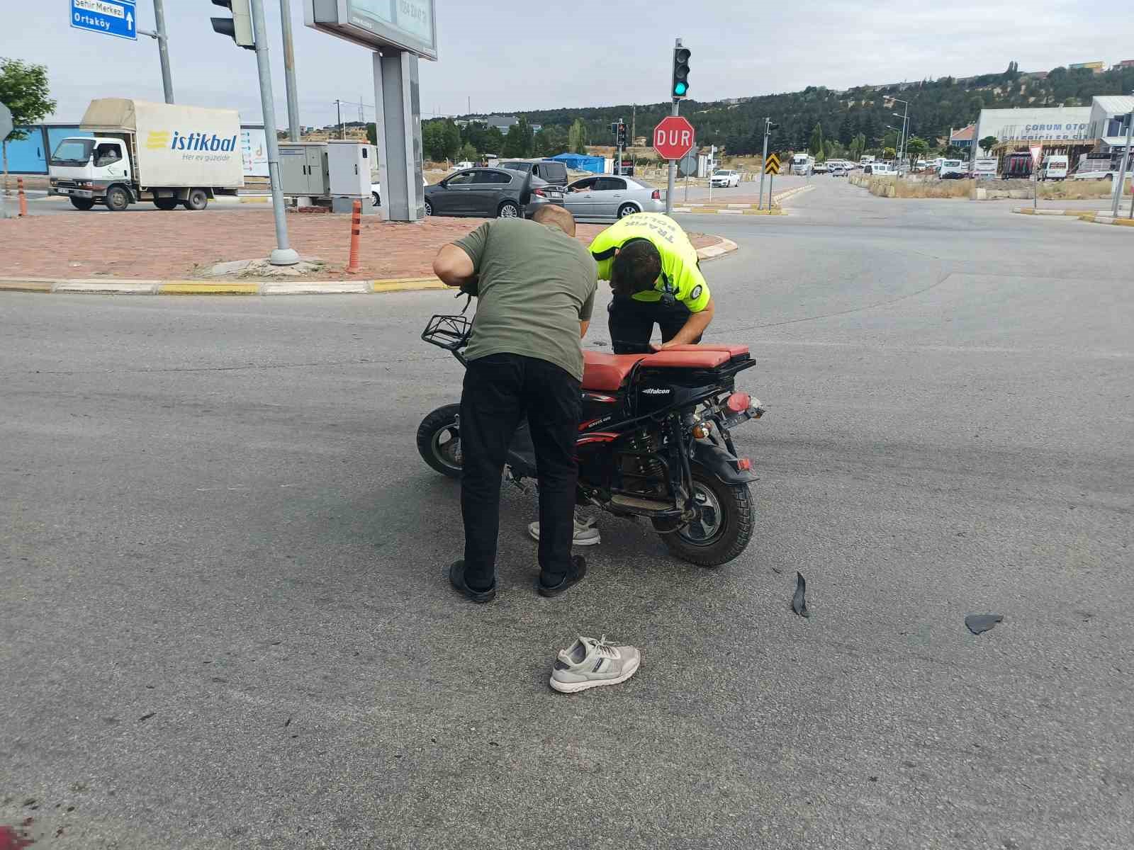Otomobil ile çarpışan elektrikli motosiklet sürücüsü ağır yaralandı 