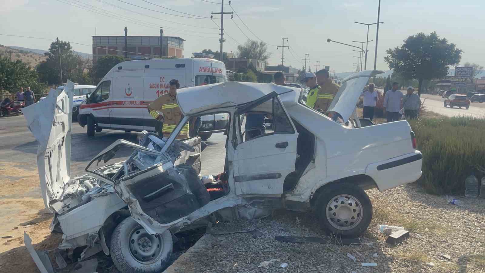 Kula’da karı-koca trafik kazasında hayatını kaybetti 