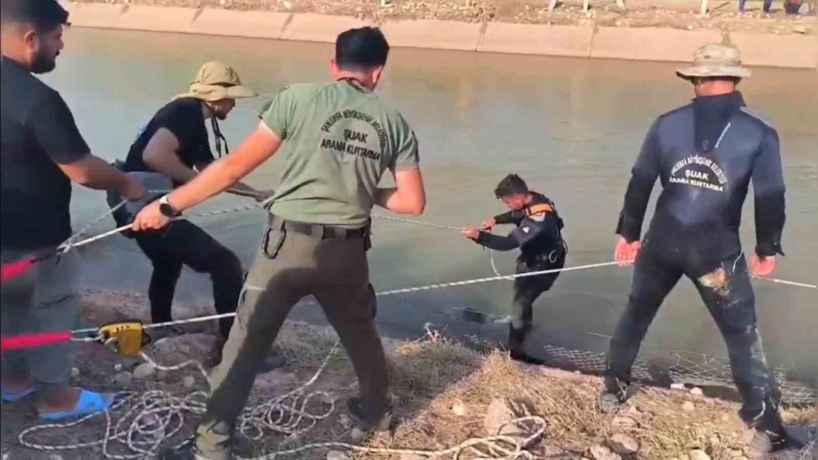 Şanlıurfa’da otomobil sulama kanalına düştü: 2 kişi kurtarıldı 