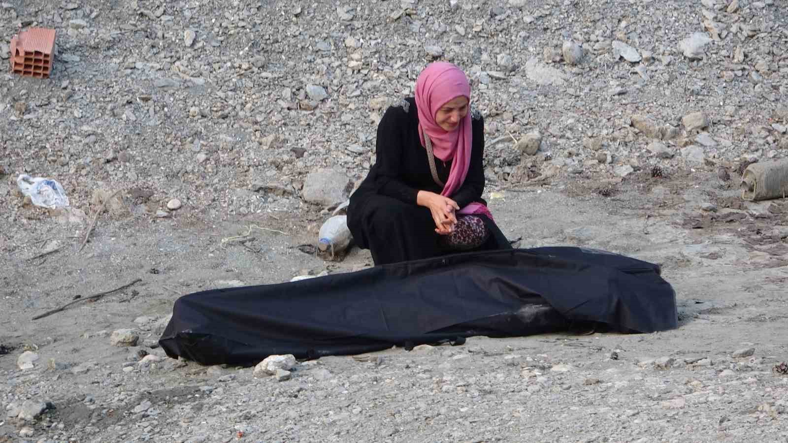 Serinlemek için baraj gölüne giren çocuk boğuldu 