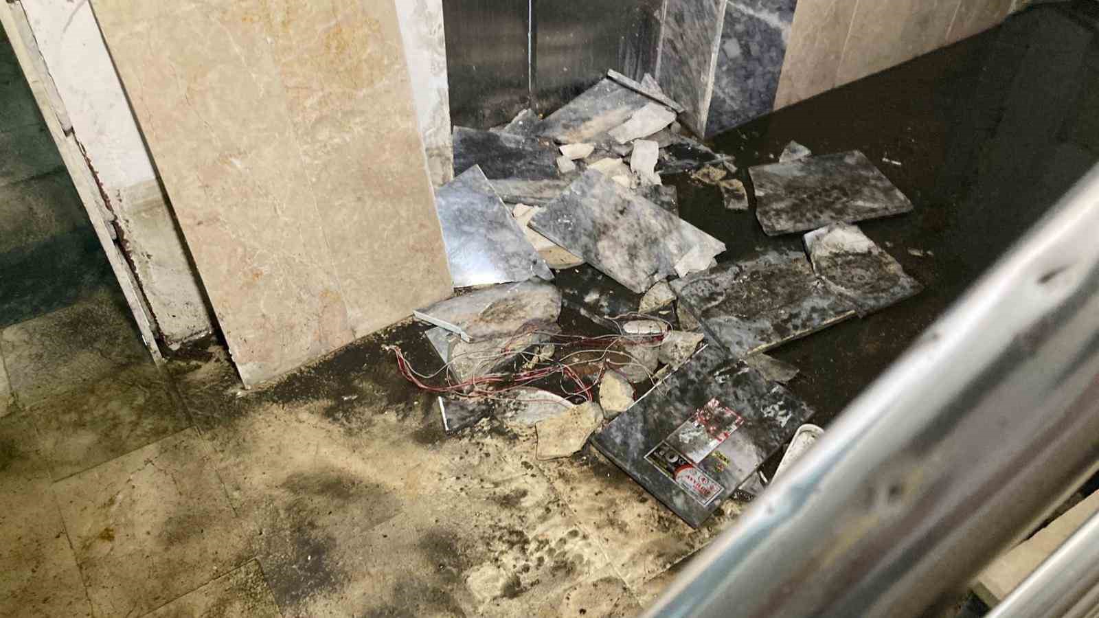 Ankara’da sağanak yağış etkili oldu... Yollar göle döndü, evleri su bastı 