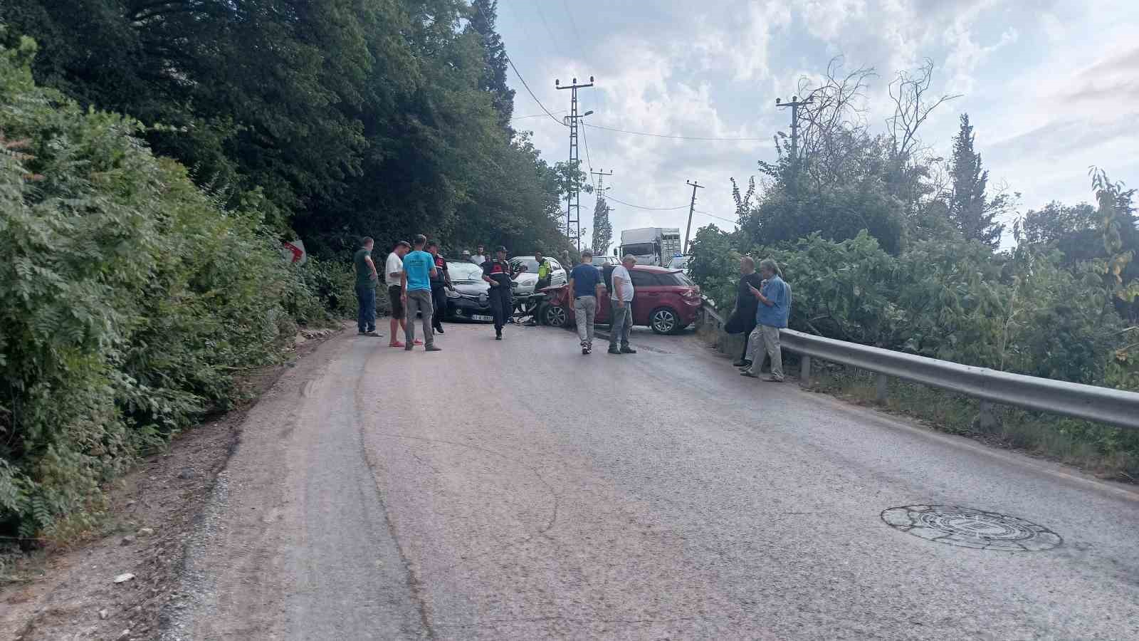 Otomobiller çarpıştı: 4 yaralı 