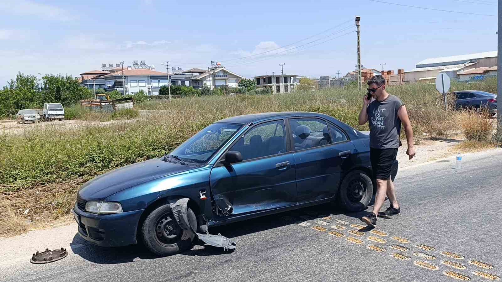 Manavgat’ta tali yola giren otomobil motosikletle çarpıştı: 1 yaralı 