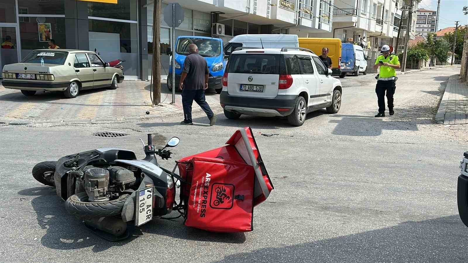 Karaman’da otomobille çarpışan motokurye yaralandı 