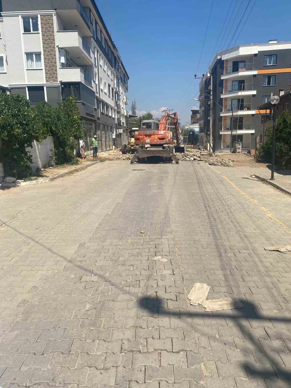 Sultanhisar’da 5 bin metrekarelik parke taşı çalışması sürüyor 