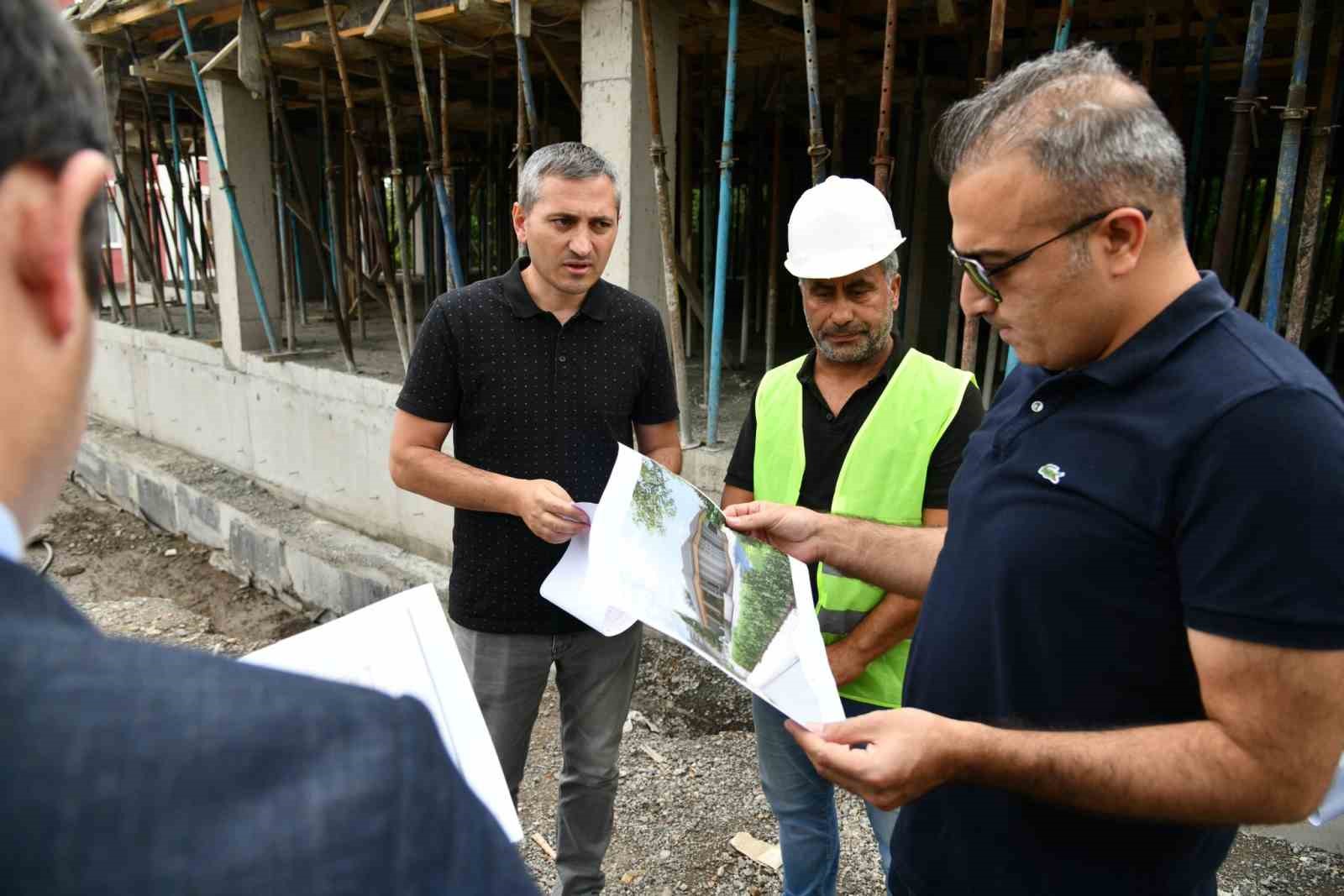 Vali Çiçek, spor inşaatlarını denetledi 