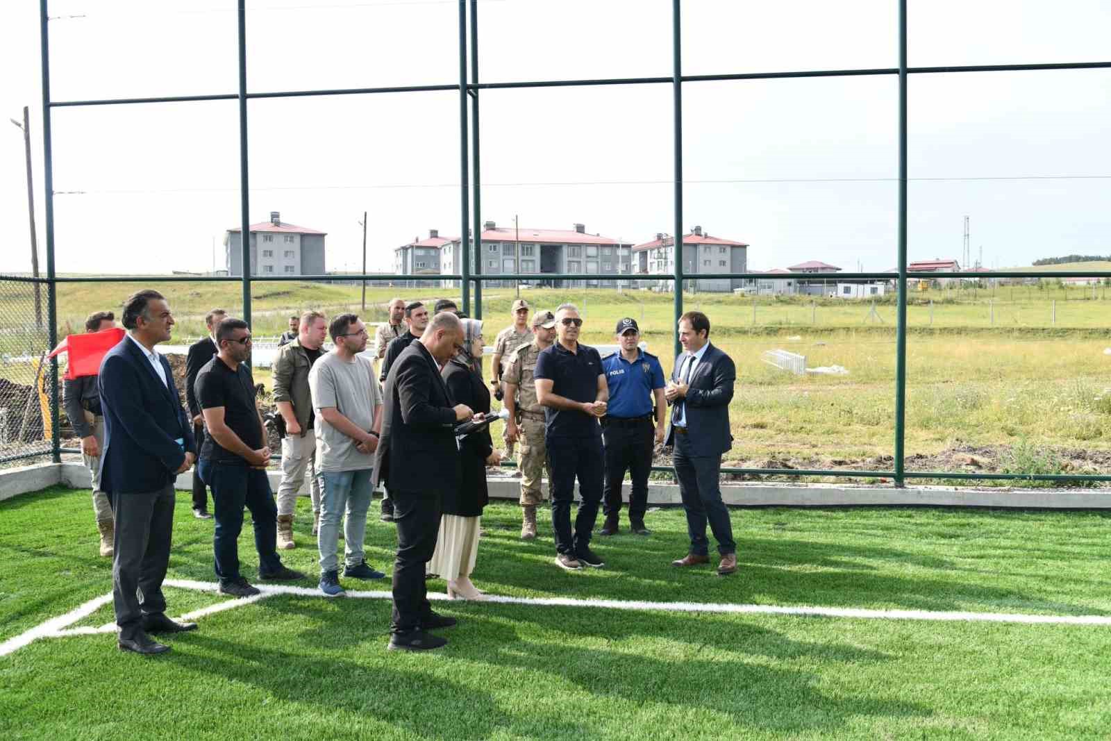 Vali Çiçek, spor inşaatlarını denetledi 