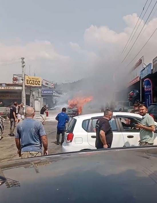 Jaguar’ın elektrikli arabası kendi kendine yandı 