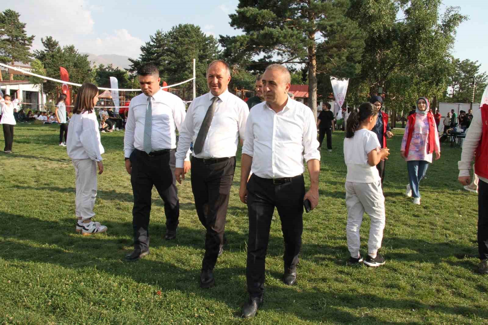 Erzurum GSİM Olimpiyat Parkına çadır gençlik merkezi kurdu 