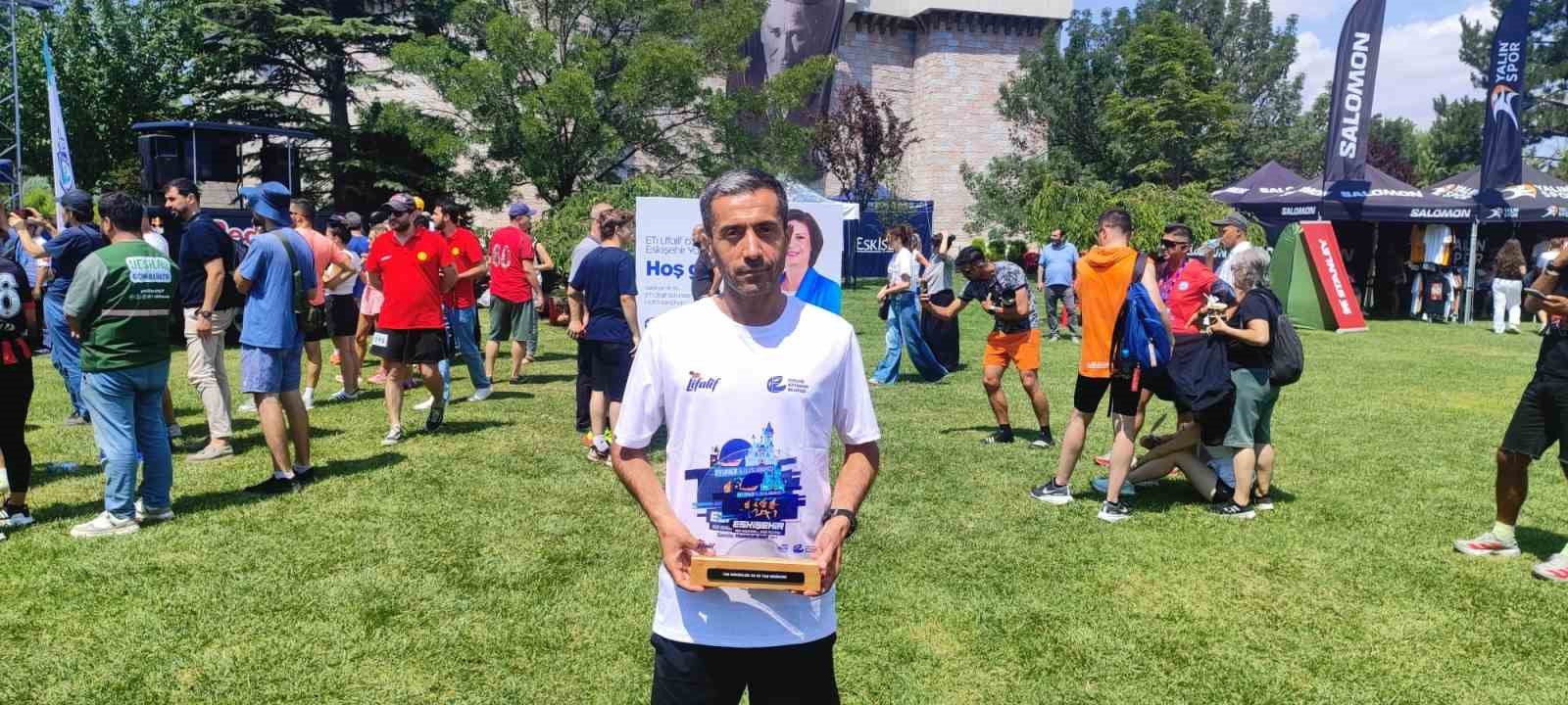Siirtli sporcu, Eskişehir Yarı Maratonu’nda kategorisinde birinci oldu 