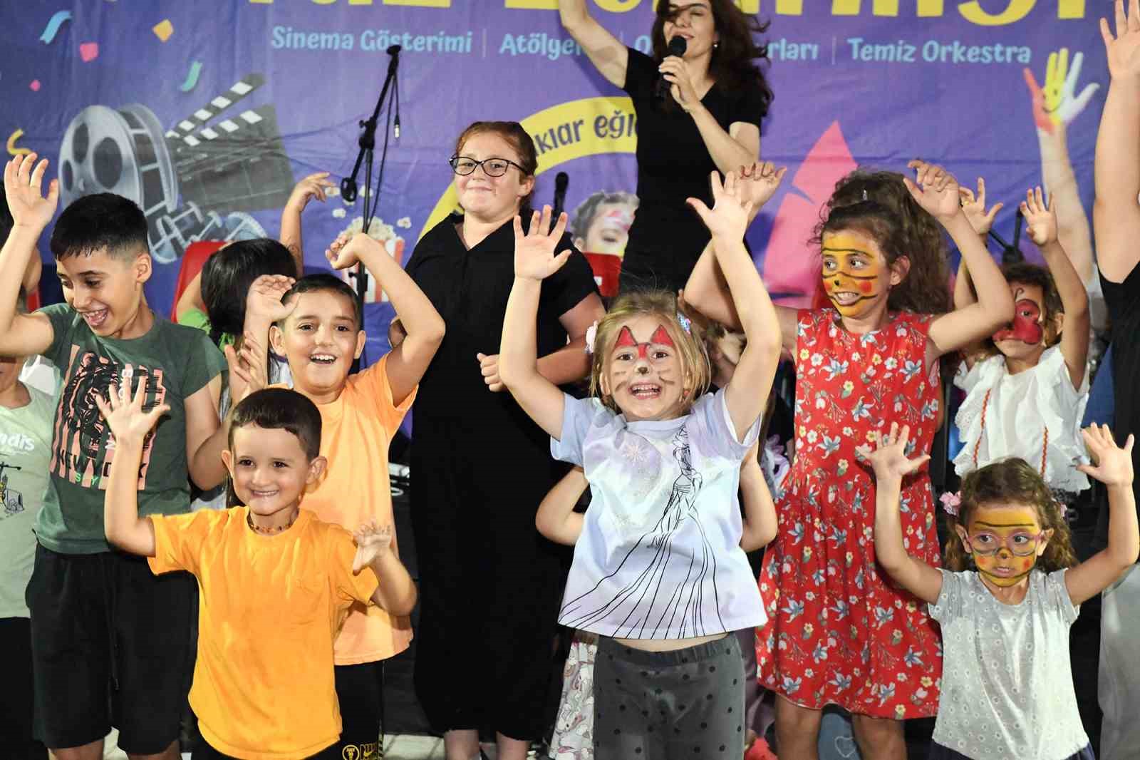 Yaz etkinliklerinde çocuklar ve aileler doyasıya eğlendi 