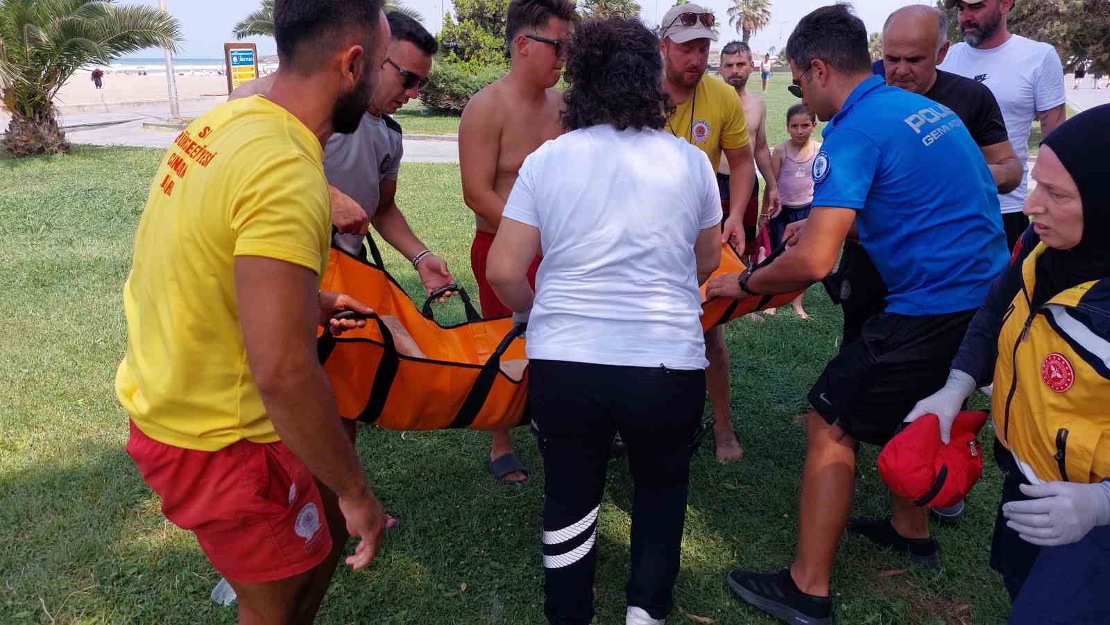 Boğulma tehlikesi geçiren çocuğu babası kurtardı 