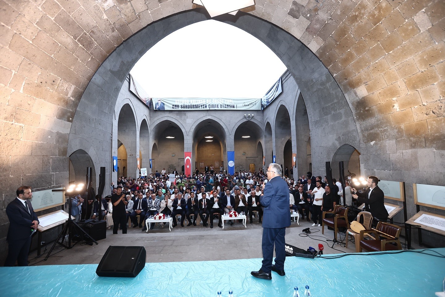 Başkan Büüyükkılıç’tan ’Gesi Bağları’ türküsü 