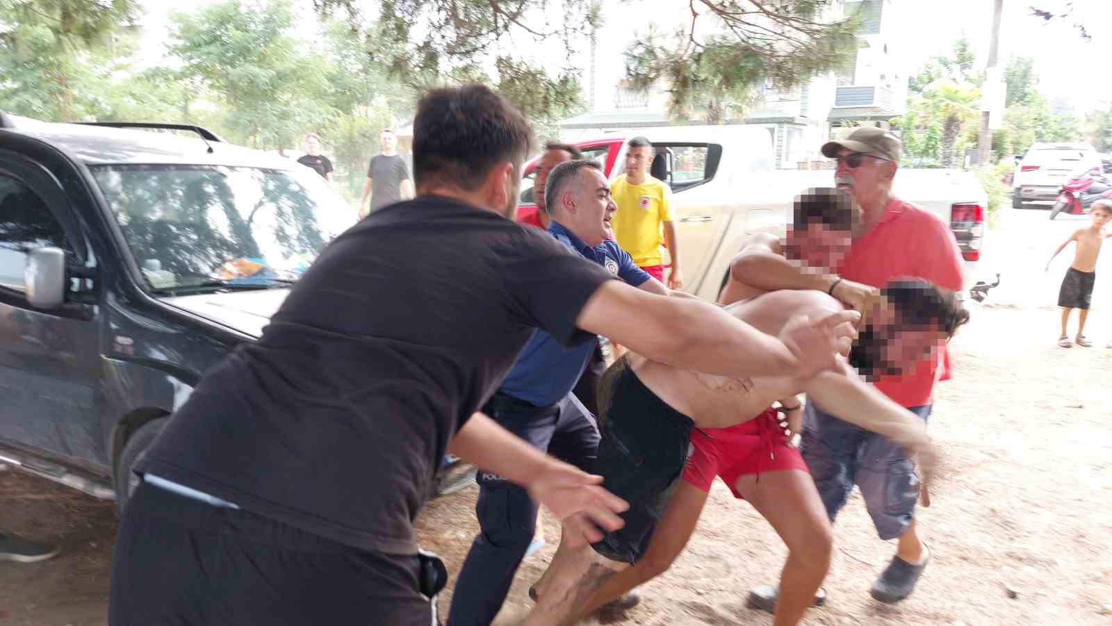 Cankurtaran ile vatandaşın yumruk yumruğa kavgası 