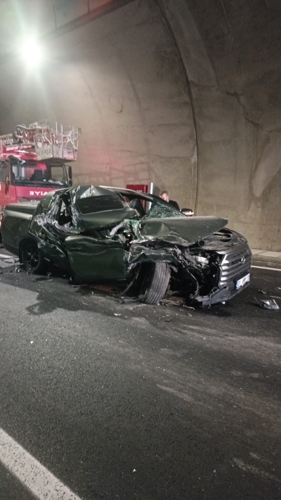 Batman’da tıra çarpan pikap hurdaya döndü: 1 yaralı 