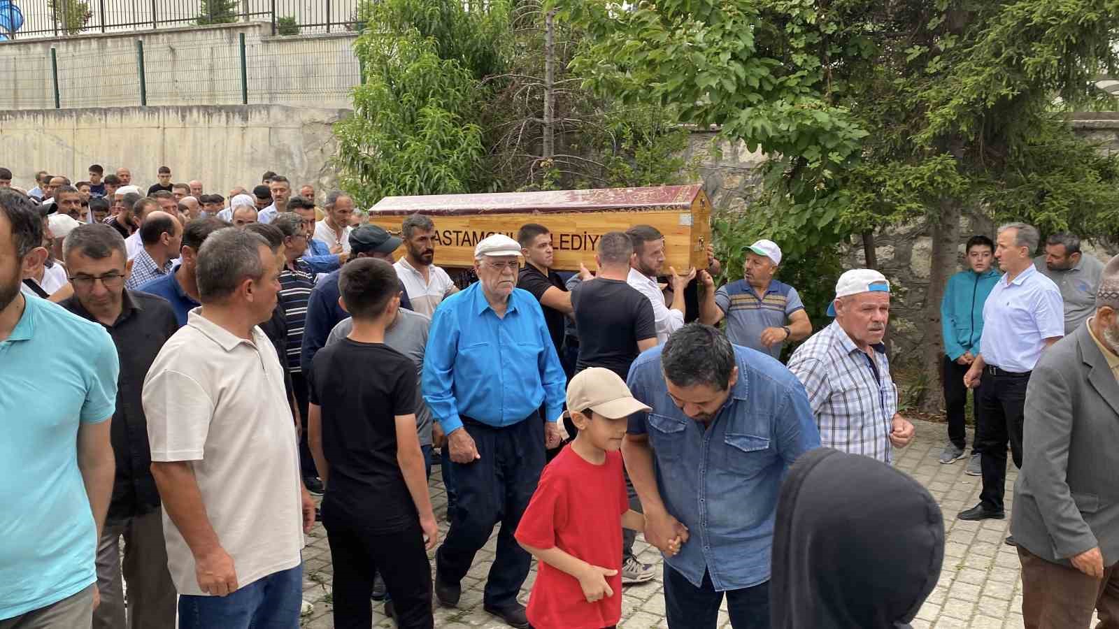 Kastamonu’da baraj gölünde hayatını kaybeden çocuk son yolculuğuna uğurlandı 