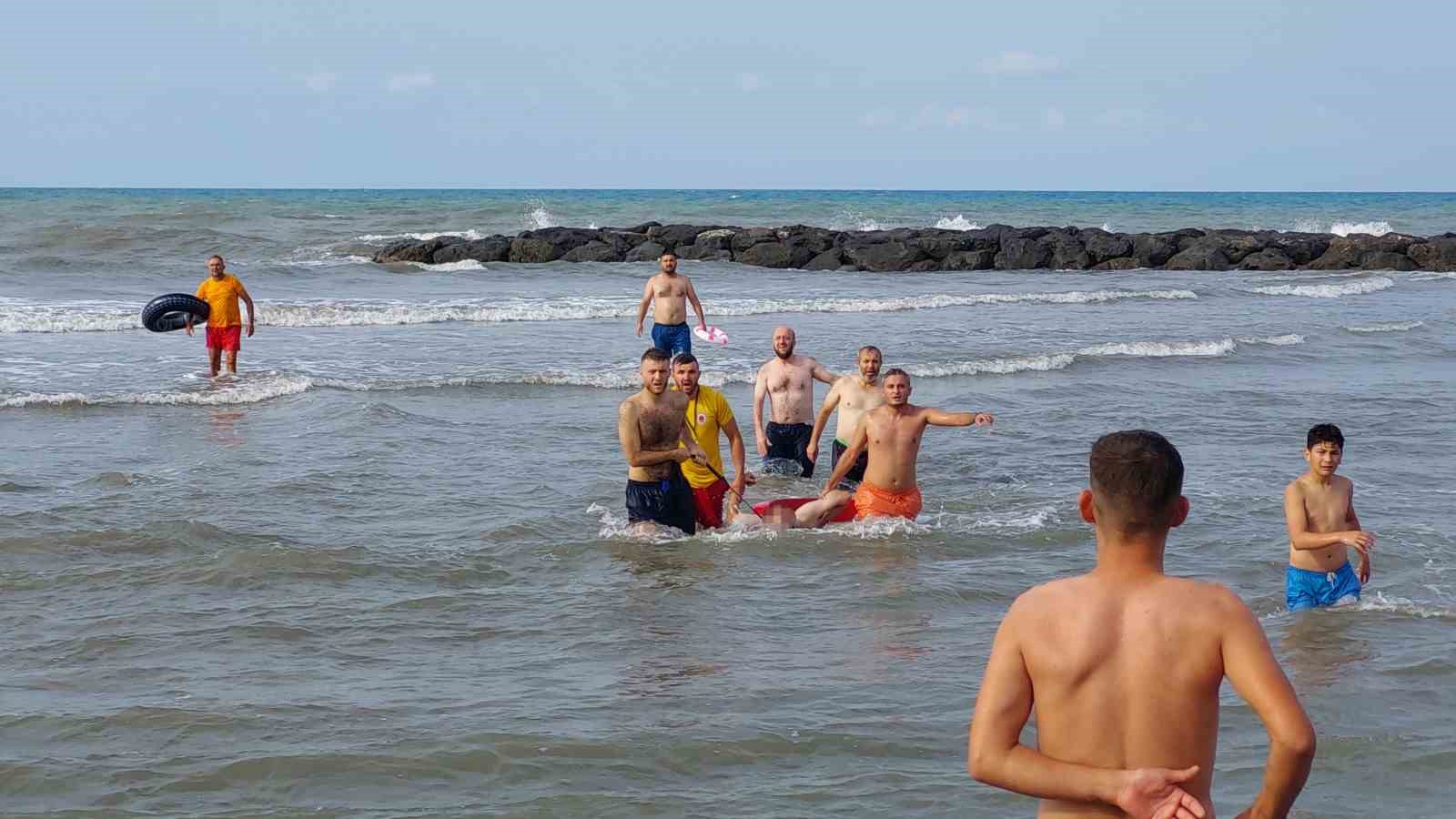 Karadeniz’de can pazarı: 2 arkadaş baygın halde denizden çıkartıldı 