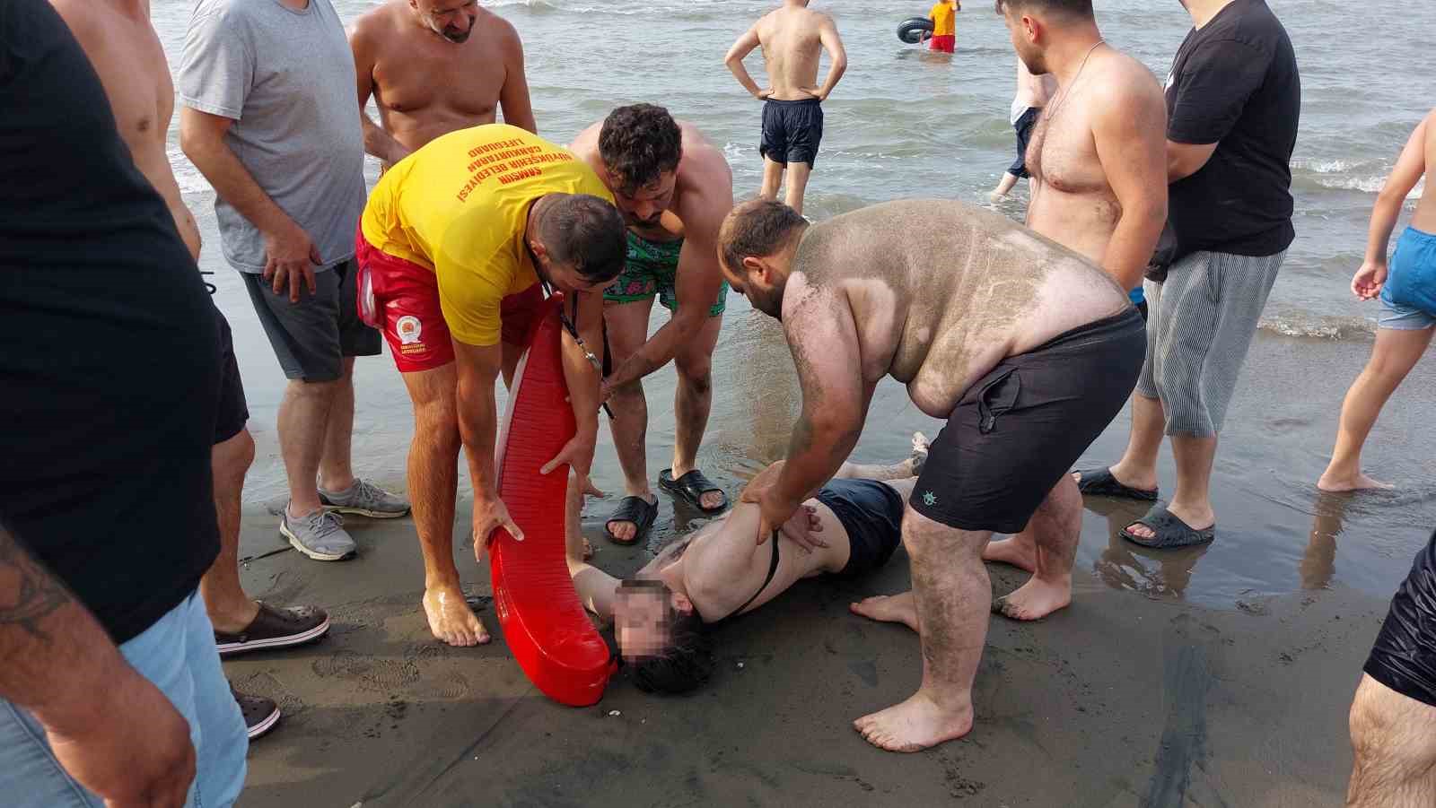 Karadeniz’de can pazarı: 2 arkadaş baygın halde denizden çıkartıldı 