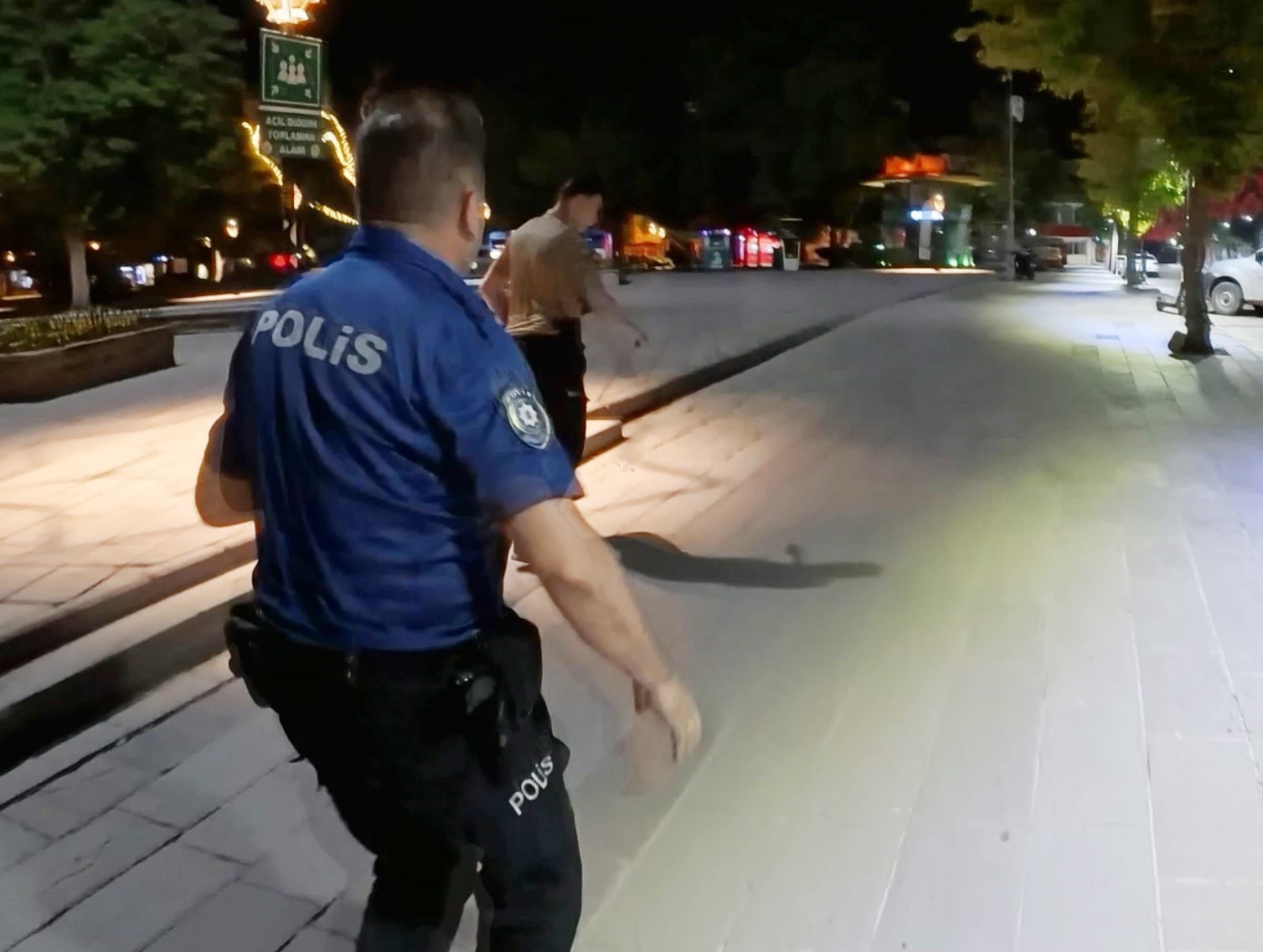 Belediye büfesini soyan hırsız suçüstü yakalandı 