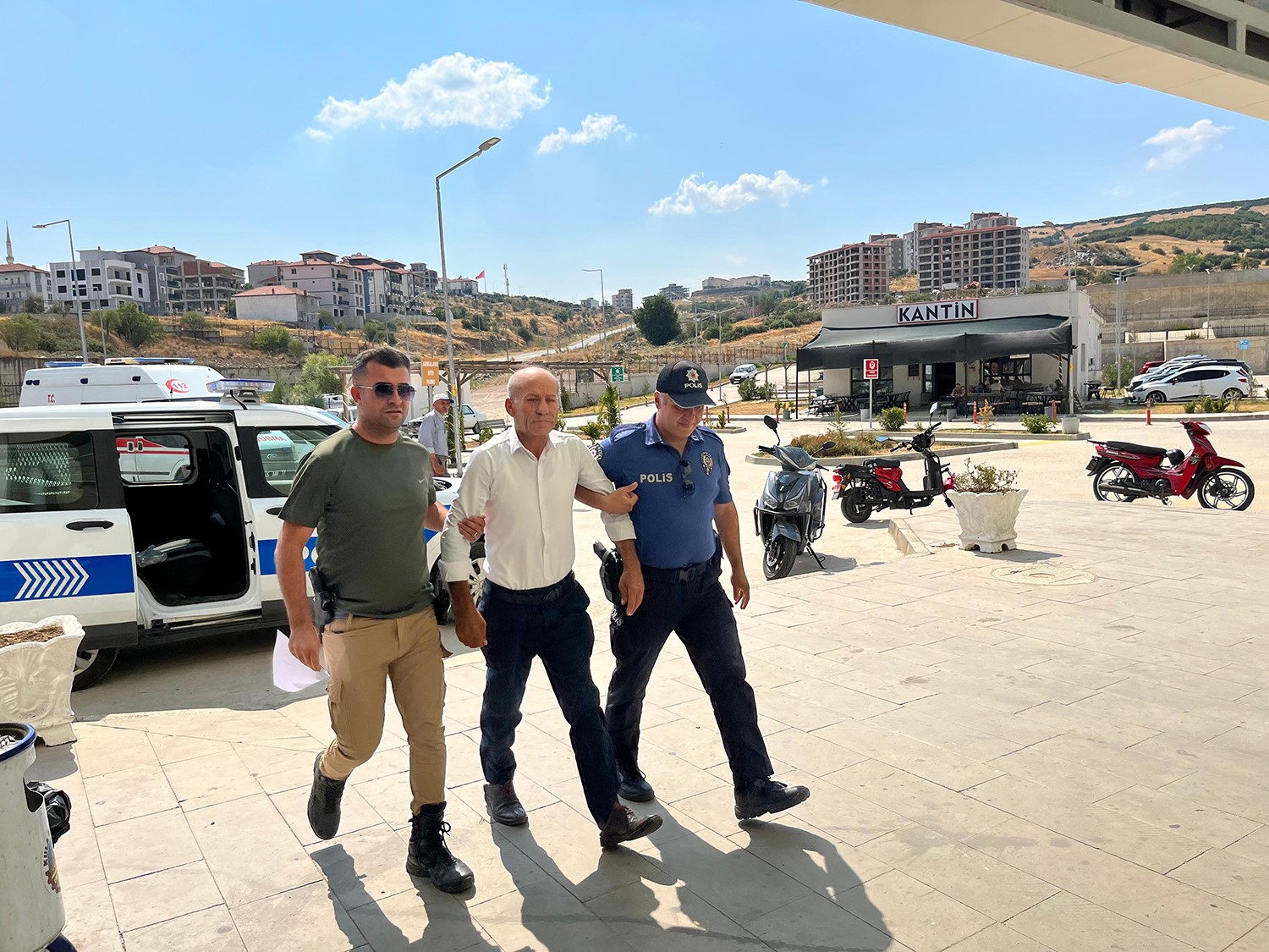 Manisa’da 2 kişinin öldüğü kazada otobüs sürücüsü tutuklandı 