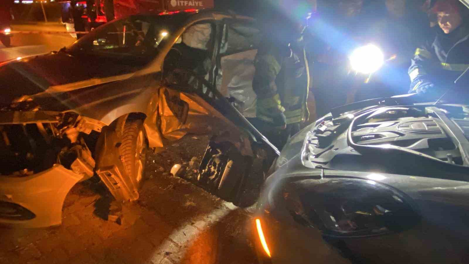 Kocaeli’de iki otomobil çarpıştı: 4 yaralı 