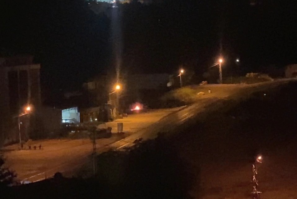 Ordu’da çöp konteynerinde çıkan yangın binaya sıçramadan söndürüldü 