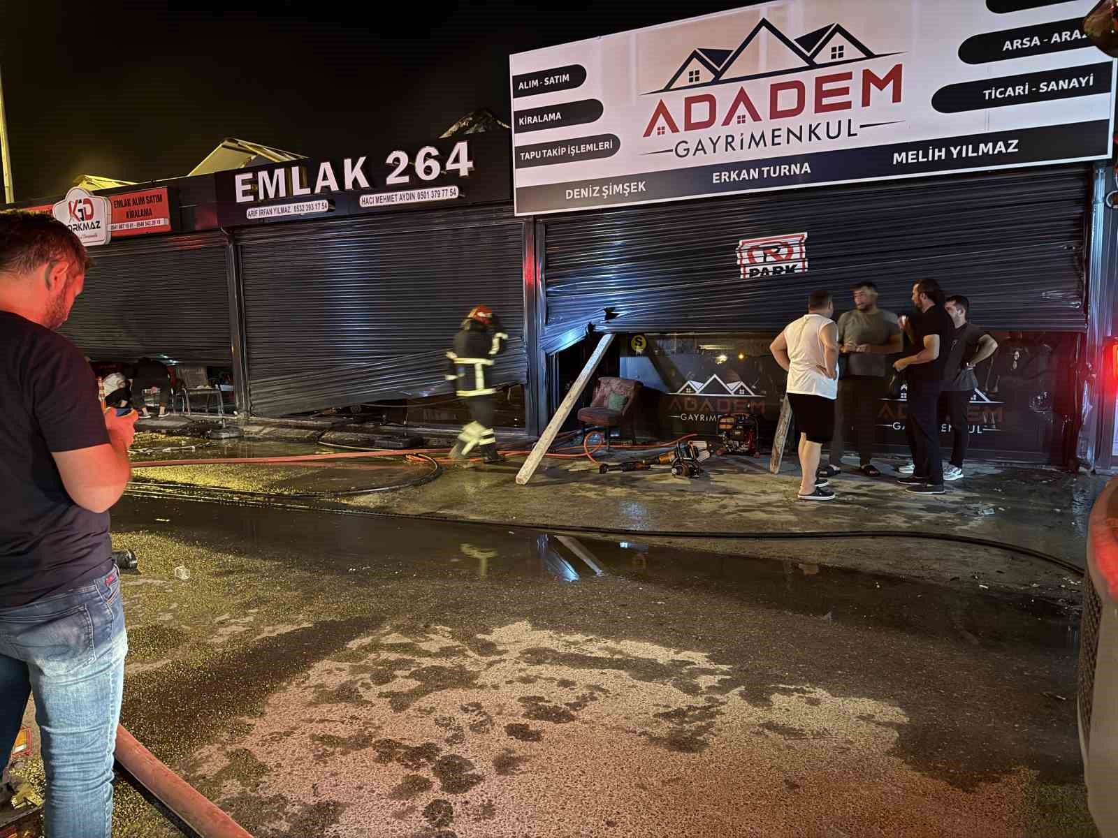 Faciaya ramak kala... Bilinçsizce yakılan ateş, 4 dükkana felaketi yaşattı 