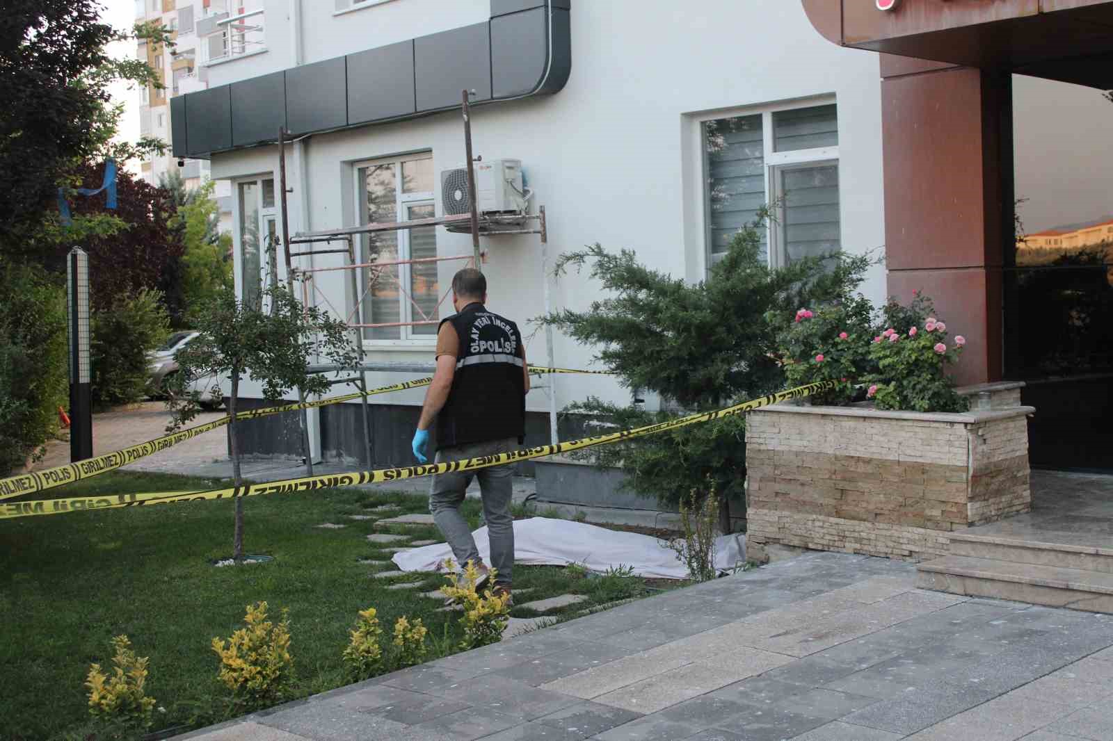 Süitte şüpheli ölüm 